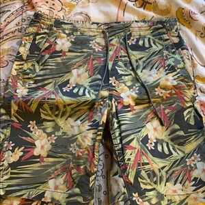Men’s shorts (size small)